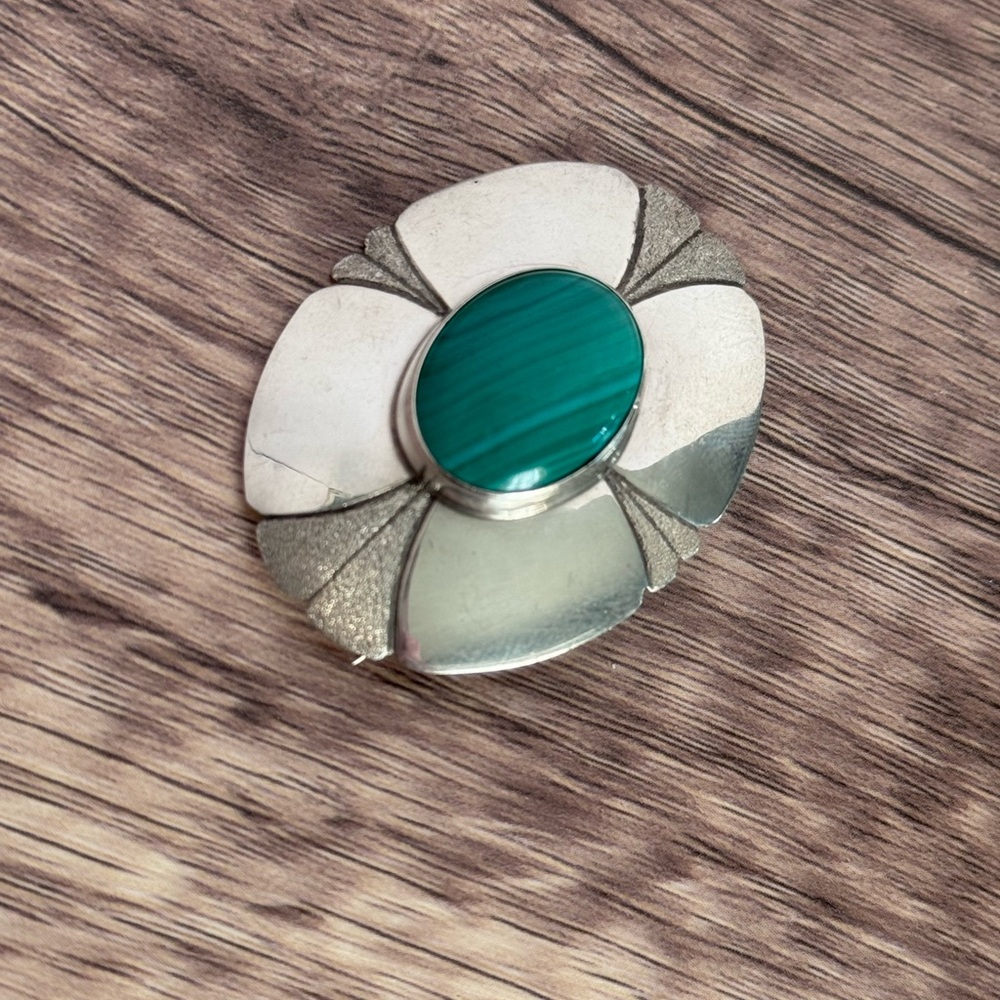 Native American Sterling Signed Malachite Pendant Brooch hand carved design